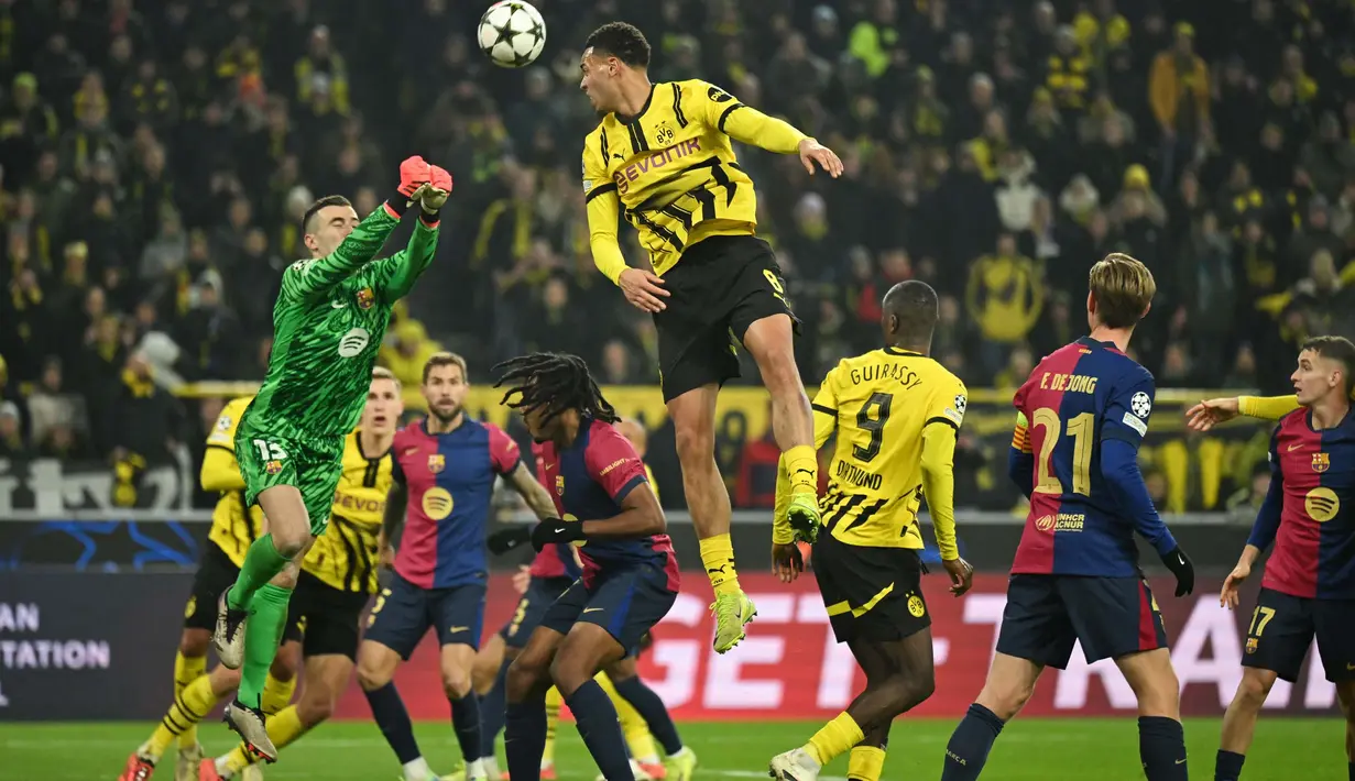 Hingga 45 menit babak pertama usai, skor 0-0 tidak berubah. (INA FASSBENDER/AFP)