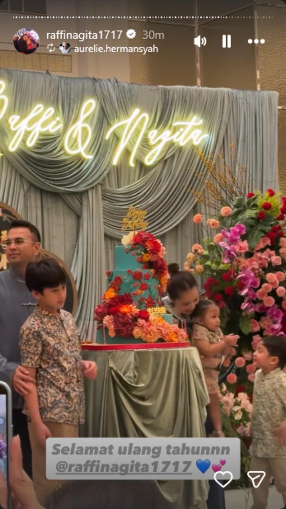 Potret Dekorasi Panggung Acara Ultah Raffi-Nagita yang Elegan dan Artistik