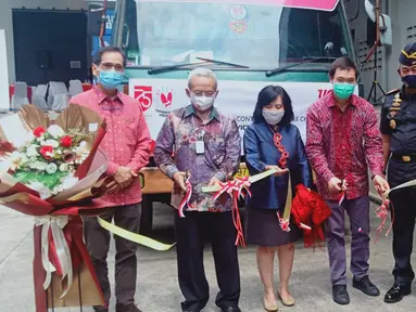 Jajaran Direksi dan Komisaris PT UCC Victo Oro Prima, Dirjan Industri Agro Kemenperin Abdul Rochim, Kepala Kanwil Jawa Barat Bea Cukai Saipullah Nasution pada acara Pelepasan Container Ekspor Produk Kopi Olahan ke negeri Tiongkok di Sentul, Selasa (18/8/2020). (Liputan6.com/HO/Barek)