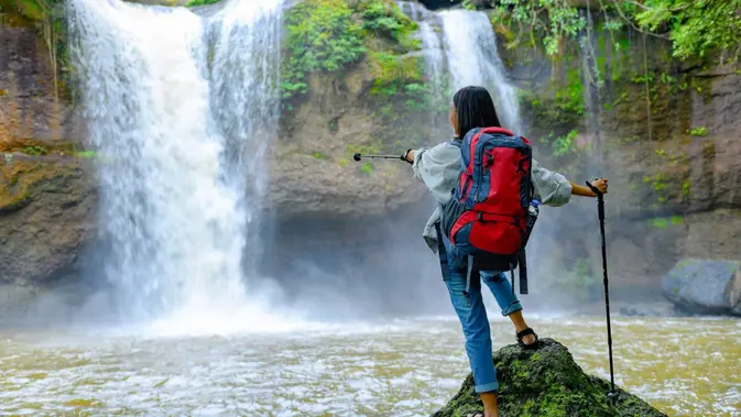 Panduan Memilih Sandal Gunung Tangguh dan Nyaman untuk Wisata Air Terjun