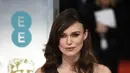 Keira Knightley berperan sebagai seorang istri yang sedang hamil. Suaminya, Rob Hall (diperankan oleh Jason Clarke) harus meninggalkan dirinya untuk melakukan pendakian tersebut. (Bintang/EPA)