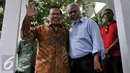 Mantan Perdana Mentri Timor Leste, Xanana Gusmao (Kanan) dan Mentri Kemaritiman dan Sumber Daya Rizal Ramli (Kiri) memberikan keterangan pers terkait pertemuannya di rumah Rizal Ramli di Kemang, Jakarta, Minggu, (23/8/2015). (Liputan6.com/Johan Tallo)