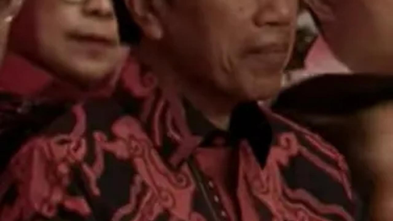 Raut wajah Jokowi dengar pujian dari Ganjar.<br>
