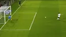 Pemain Jerman Ilkay Gundogan mencetak gol ke gawang Makedonia Utara melalui tendangan penalti pada pertandingan Grup J kualifikasi Piala Dunia 2022 di Duisburg, Jerman, Rabu (31/3/2021). Jerman kalah 1-2. (Thilo Schmuelgen/Pool via AP)