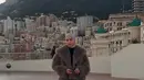 Nina Zatulini memamerkan gaya klasik nan glamor dengan long dress hitam yang dipadukan fur coat warna taupe. Penampilannya sempurna untuk menikmati malam di Monte Carlo, memberikan sentuhan high fashion yang tetap terlihat hangat. [@ninazatulini22]