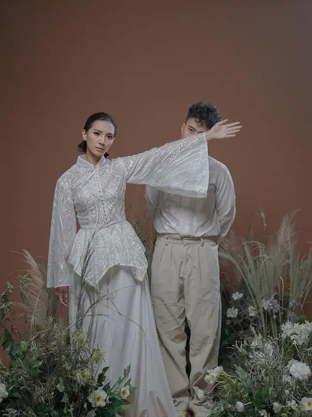 Pakai Kimono, Ini 6 Potret Terbaru Prewedding Vidi Aldiano dan Sheila Dara