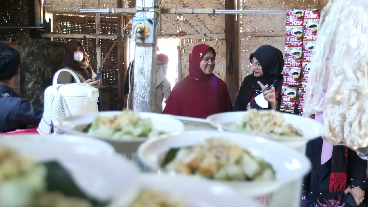 Bupati Banyuwangi Ipuk Fiestiandani kunjungi desa percontohan ramah perempuan dan anak (Istimewa)