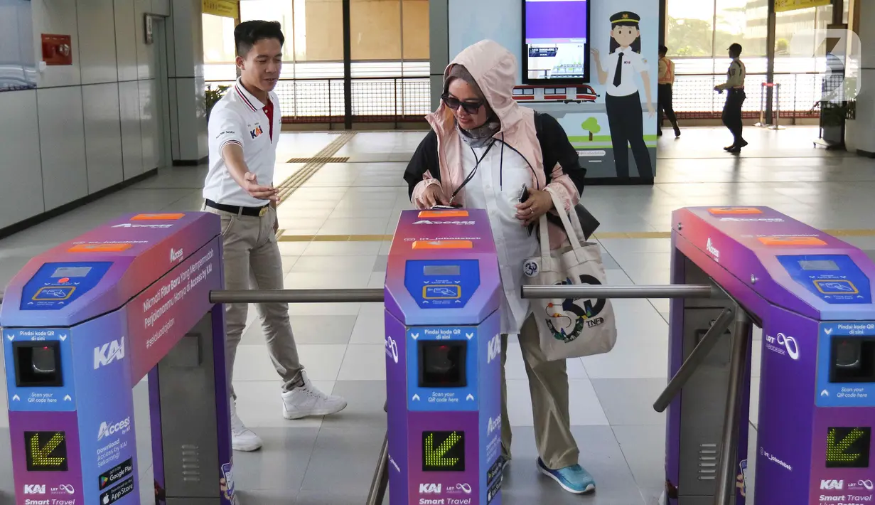 Kereta api ringan LRT Jabodebek resmi beroperasi dengan tarif sebulan pertama operasional sebesar Rp5.000 per orang untuk perjalanan jauh maupun dekat. (Liputan6.com/Herman Zakharia)