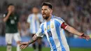 Penyerang Argentina Lionel Messi merayakan setelah mencetak gol saat kualifikasi Piala Dunia 2026 zona Amerika Selatan melawan Bolivia di stadion Mas Monumental di Buenos Aires pada Selasa 15 Oktober 2024 atau Rabu 16 Oktober 2024 pagi WIB. (Luis ROBAYO/AFP)