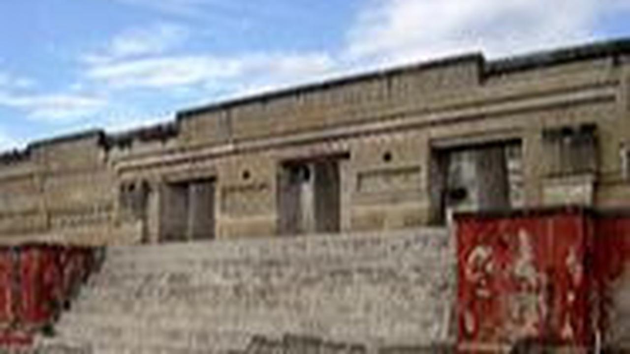 Mitla adalah situs arkeologi yang dikaitkan dengan kebudayaan Zapotec yang berlokasi di Lembah Oaxaca, Meksiko selatan.