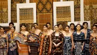 UMARATU, Rumah Ibu Bumi yang Merayakan Perempuan Penenun dan Warisan Tenun Sumba