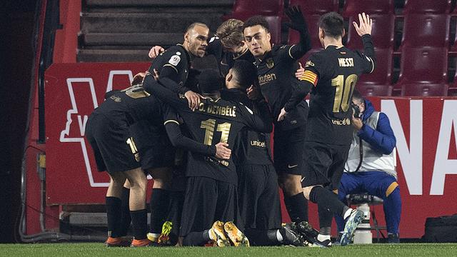 FOTO: Jordi Alba Hattrick, Barcelona Menang Dramatis 5-3 atas Granada dan Lolos ke Semifinal Copa del Rey