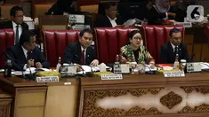 Ketua DPR Puan Maharani (ketiga kiri) memimpin Sidang Paripurna ke-3 Masa Persidangan I Tahun Sidang 2019-2020, di Kompleks Parlemen, Senayan, Jakarta, Selasa (22/10/2019). Sidang membahas surat Presiden terkait pemberhentian Kapolri Jenderal Pol Tito Karnavian. (Liputan6.com/Johan Tallo)
