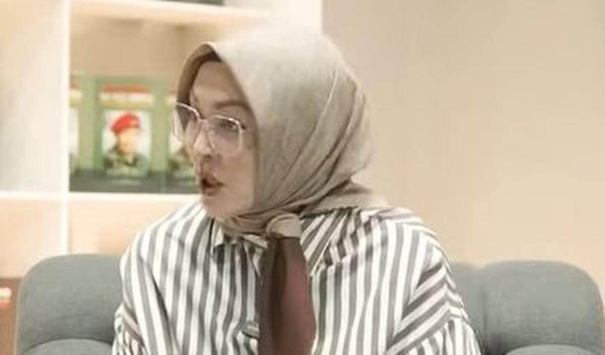 "Jadi di sapu jagat ini gitu biar keliatannya bangor-bangor tapi kalau ngaji kudu wajib harus," kata Angie.<br>