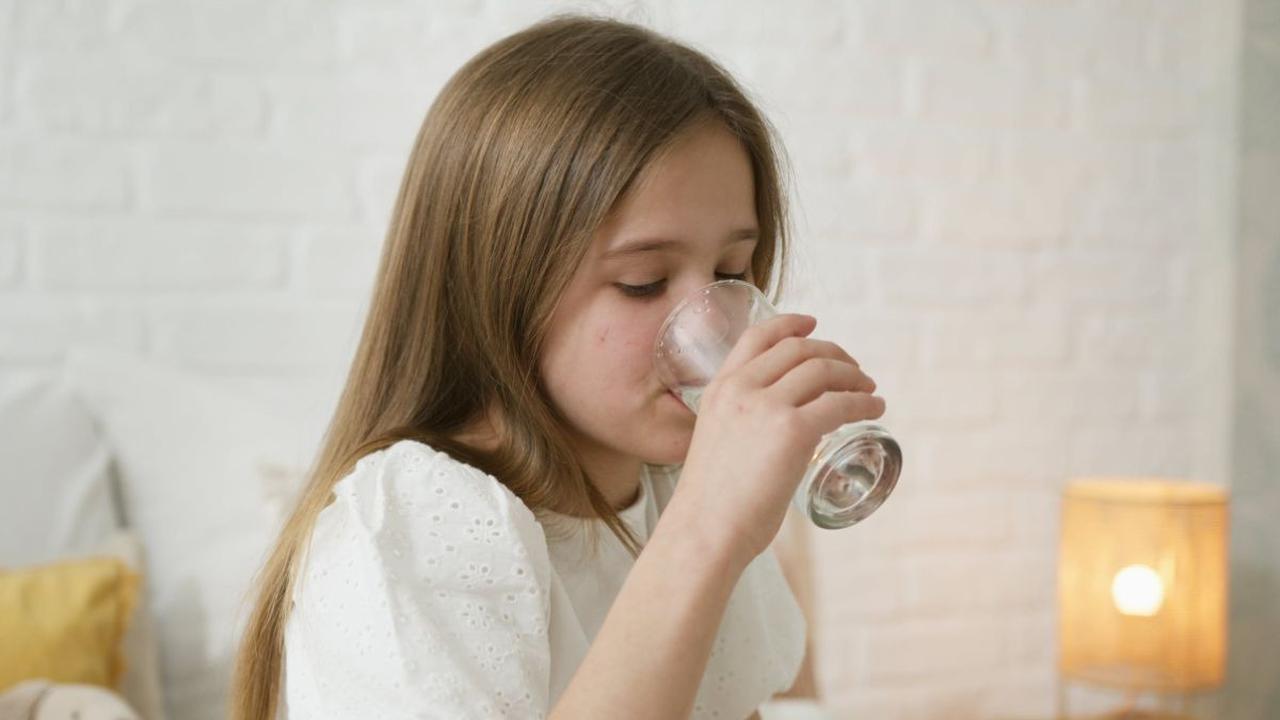 3. Pemberian Antibiotik: Jika sariawan disebabkan oleh infeksi virus, konsultasikan dengan dokter untuk memeriksa apakah perlu pemberian antibiotik.
