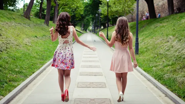 Pakaian yang Terlalu Pendek dan Ketat