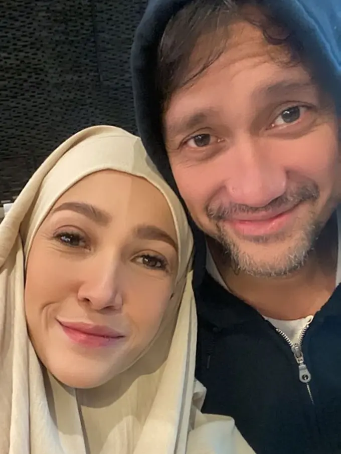 Mieke Amalia tampil cantik berhijab