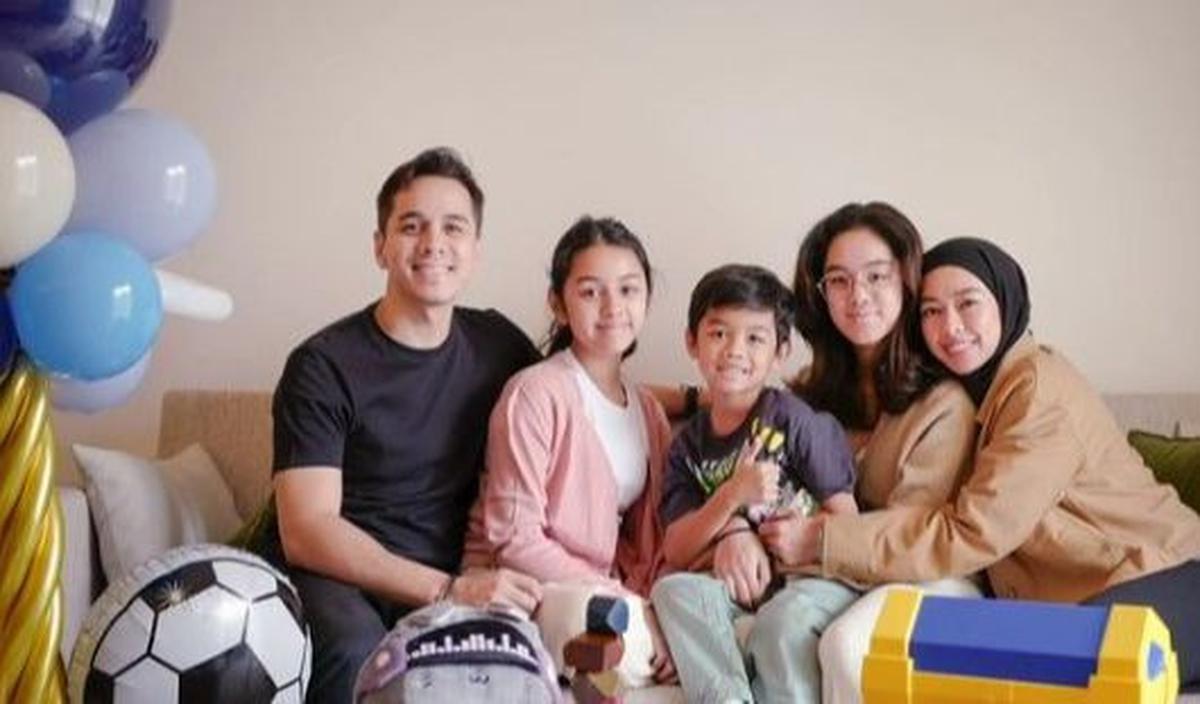 Meskipun belum menunjukkan minat pada industri hiburan, ketiga anak Rionaldo Stockhorst telah sering menjadi sorotan media.