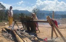 Tradisi Lemang Tukka Bertahan Kuat di Tengah Bekas Banjir Idulfitri