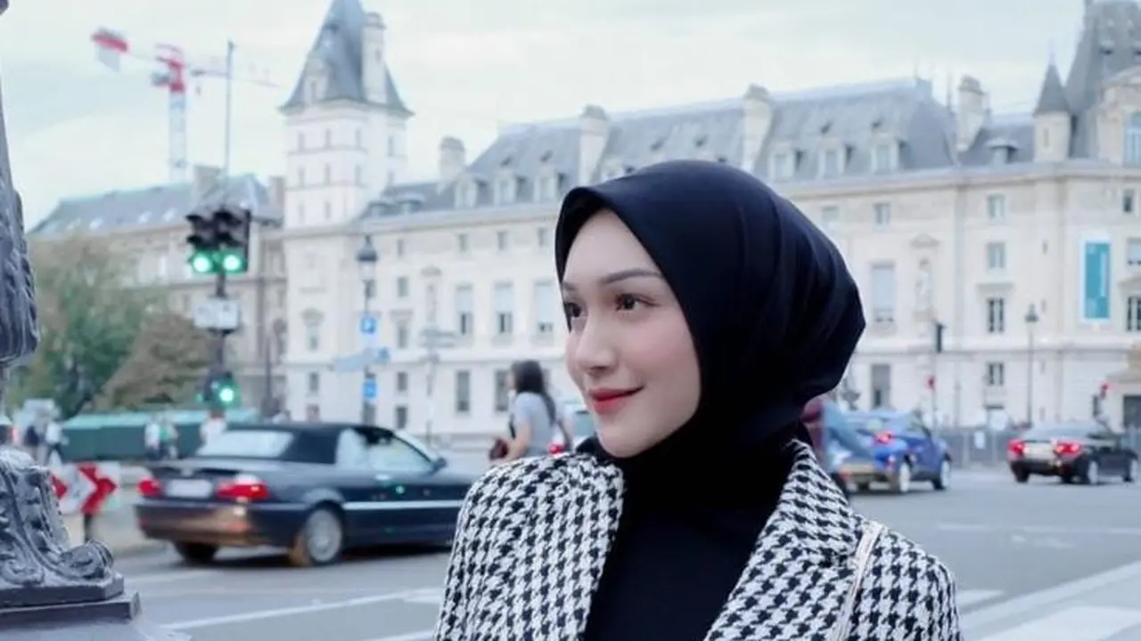 Inspirasi OOTD Melody Prima saat Liburan di Eropa