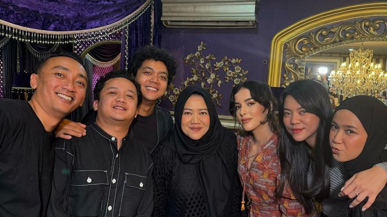 Tim Jurnal Risa tidak hanya sekadar bertamu, tetapi juga melakukan penelusuran di rumah Tasya Farasya, dan momen tersebut dibagikan di Instagram masing-masing.<br><br>