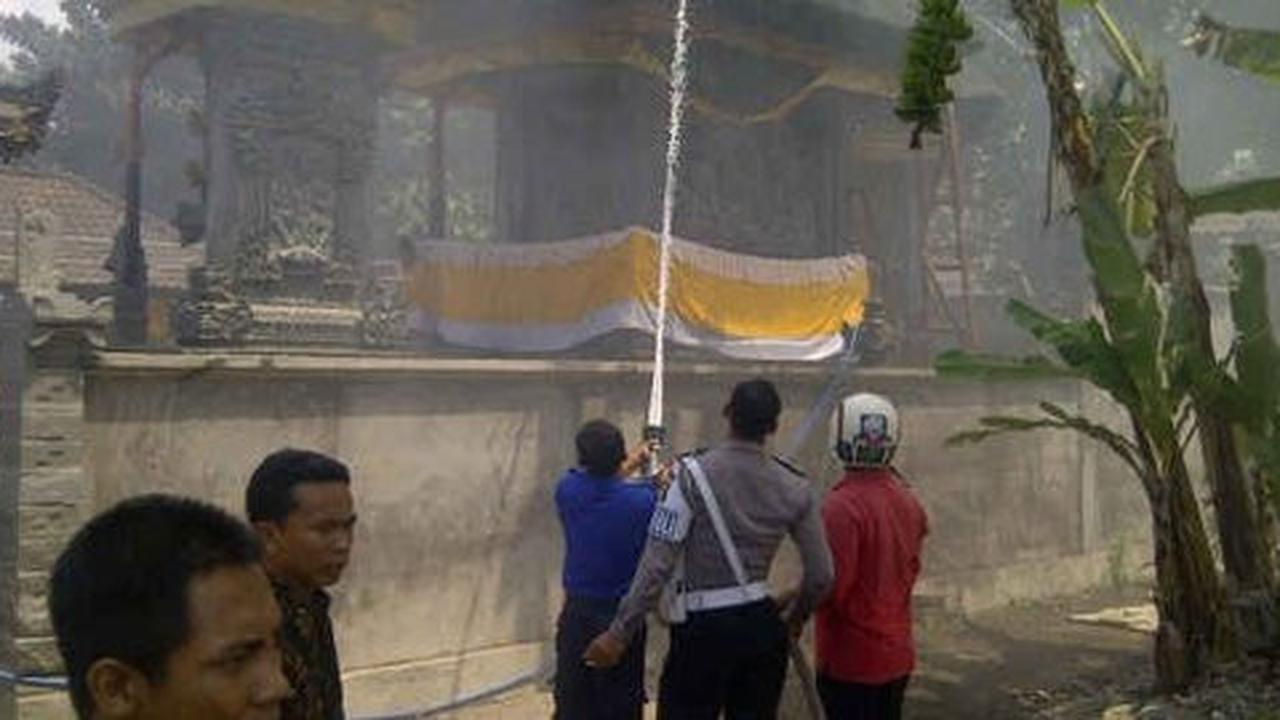 Pura keluarga di Bali terbakar, diduga karena sampah
