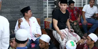 Hingga Rabu (1/4) pusara Olga Syahputra masih dikunjungi pelayat yang ingin menyampaikan doa, dan seperti inilah tanggapan Billy mengenai ramainya orang yang datang berdoa di makam sang kakak.