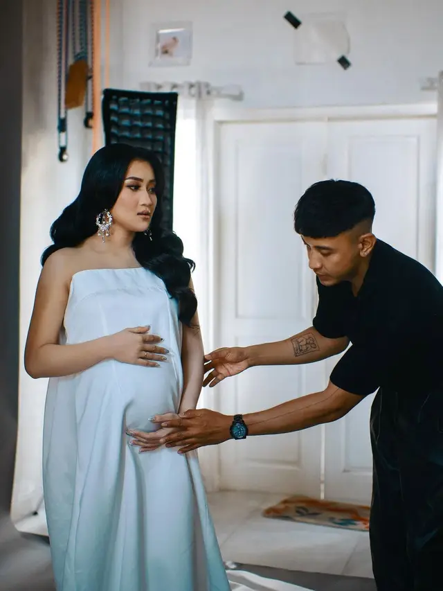 Yeni Inka maternity shoot