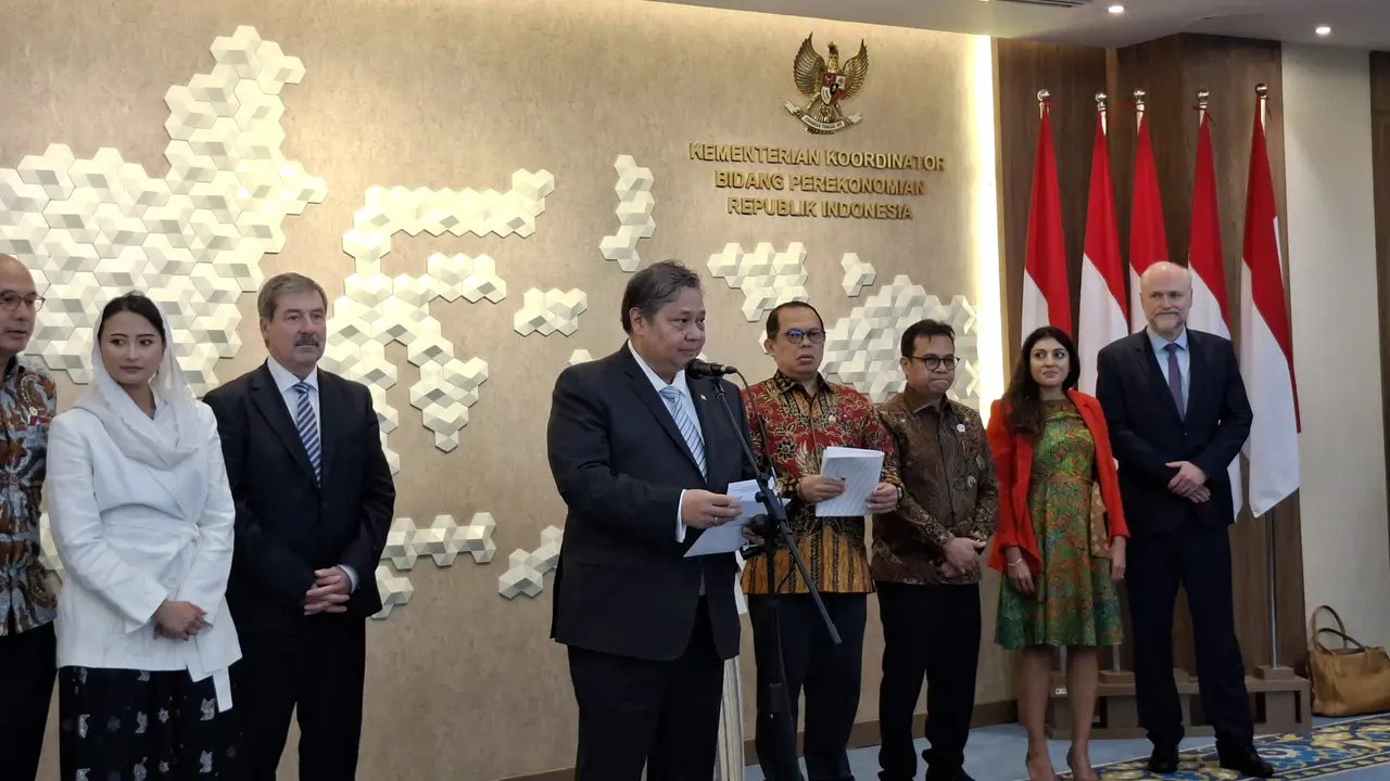 Menteri Koordinator (Menko) Bidang Perekonomian, Airlangga Hartarto di Kantor Kemenko Bidang Perekonomian, Jakarta, Kamis (11/12/2024). (Foto: Liputan6.com/Arief RH)