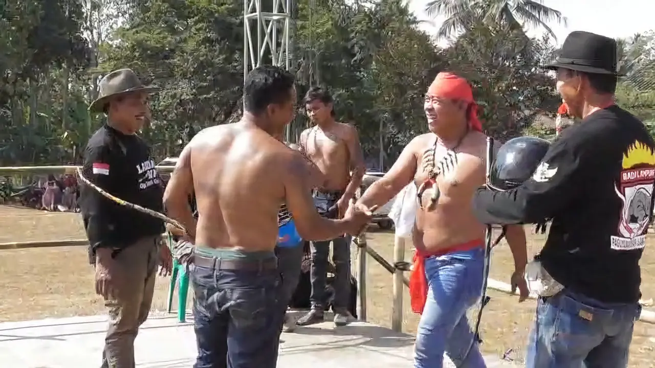 Tiban, ritual pemanggil hujan kini menjadi seni pertunjukan. (Liputan6.com/Ardi Munthe)