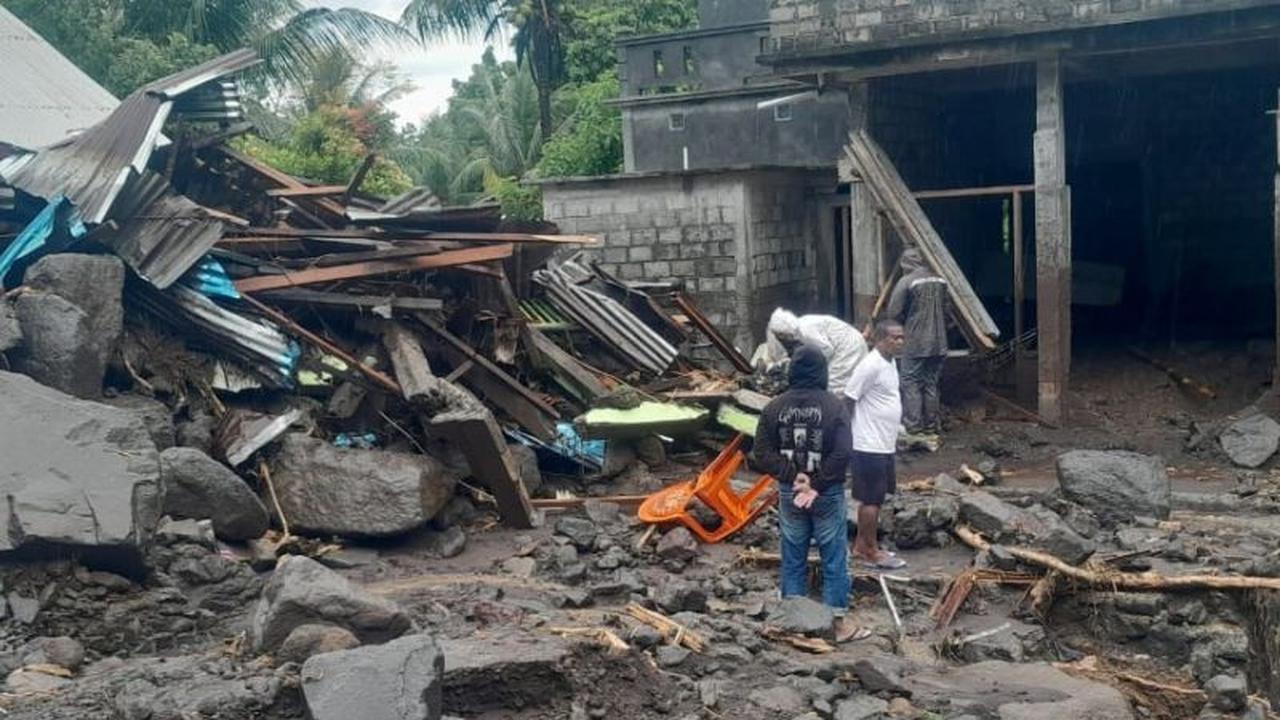 Pasca Banjir Bandang Sitaro, 11 KK Masih Bertahan di Pengungsian dengan Jaminan Kebutuhan