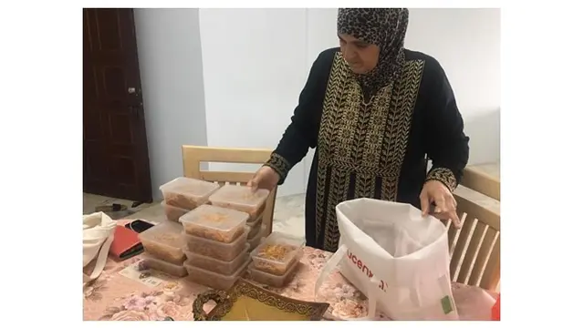 Para Pengungsi di Malaysia Ini Kumpulkan Uang untuk Sediakan Makanan Tenaga Medis
