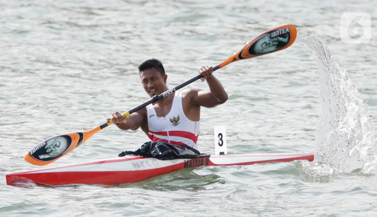 Atlet kano Indonesia, Maizir Ryondra, saat beraksi nomor Men's K1 1000 meter SEA Games 2019 di Subic Bay, Filipina, Jumat (6/12/2019). Maizir berhasil meraih medali emas dengan catatan waktu 3 menit 55,841 detik. (Bola.com/M Iqbal Ichsan)