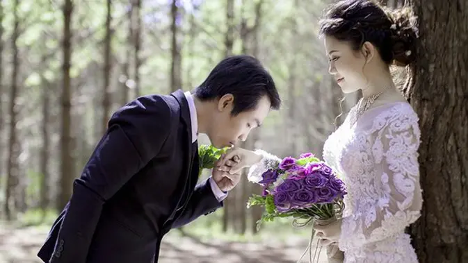 Berawal Dari Kenalan Via Bbm Berakhir Manis Di Pelaminan Lifestyle Fimela Com