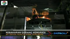 Gudang konveksi di Jalan Tambora Jakarta Barat, Sabtu dini hari, terbakar.