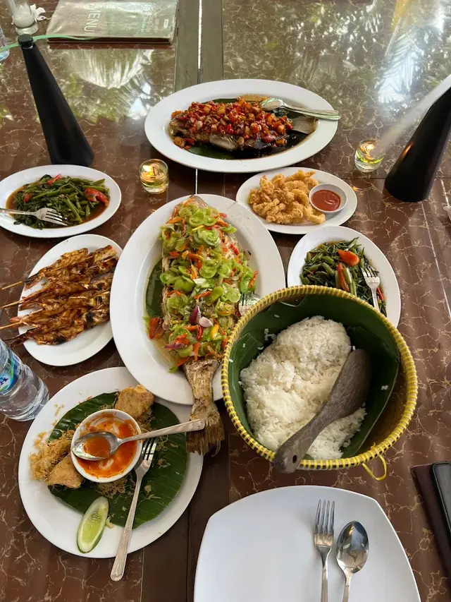Taman Santap Rumah Kayu