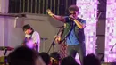 The Upstairs meramaikan festival Soundrenalin 2026, Mereka tampil secara kolaborasi spesial bersama Rapper asal Makassar, Og Avamato. (KLY/Budy Santoso)
