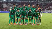 Starting XI Timnas Arab Saudi pada laga lanjutan putaran ketiga Grup C Kualifikasi Piala Dunia 2026 melawan Timnas Indonesia&nbsp;di Stadion Utama Gelora Bung Karno (SUGBK), Senayan, Jakarta, Selasa (19/11/2024). (Bola.com/Abdul Aziz)