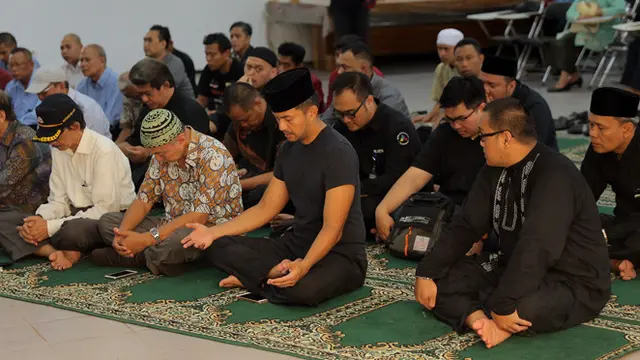 [Bintang] Suasana Duka Ayah Anjasmara