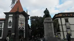 Suasana patung Joao Goncalves Zarco yang menjadi salah satu ikon Funchal, Portugal. Kota ini merupakan tempat bintang Real Madrid, Cristiano Ronaldo, lahir dan dibesarkan. (Bola.com/Reza Khomaini)