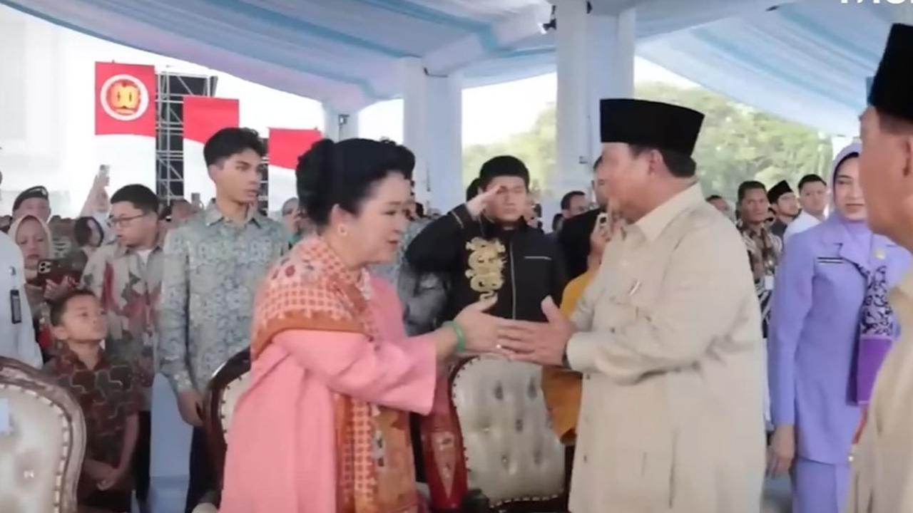VIDEO: Pertemuan Manis Prabowo Salami Titiek, Saling Lempar Senyum di HUT TNI