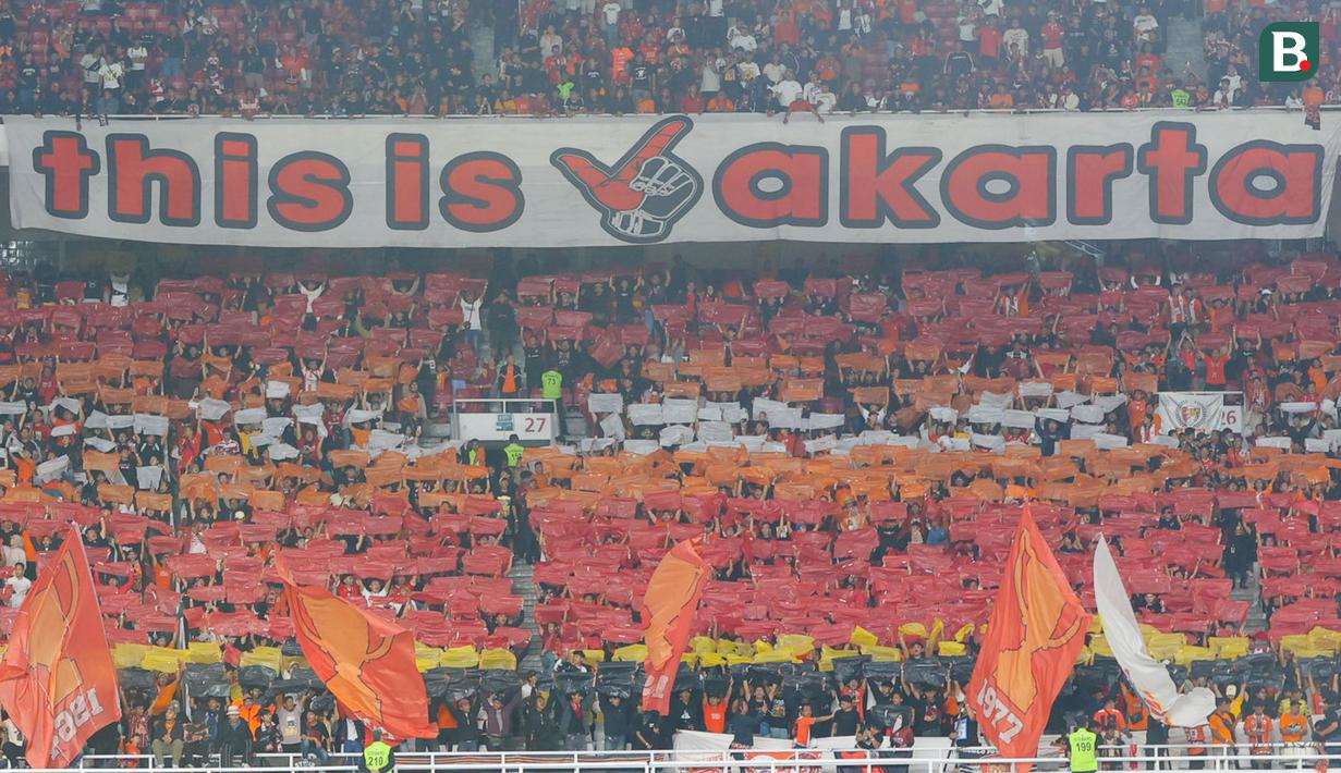 Laga pekan ke-14 BRI Super League 2025/2026 antara Persija Jakarta melawan PSIM Yogyakarta memecahkan rekor penonton. (Bola.com/M Iqbal Ichsan)