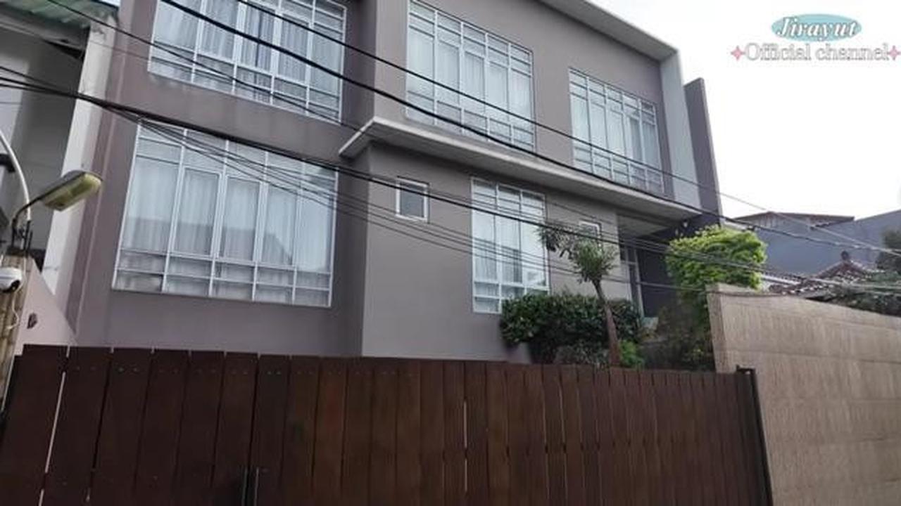 14 Potret Rumah Jirayut di Indonesia, Hunian Modern Minimalis dengan 16 Kucing dan Garasi 4 Mobil