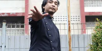 Band Padi tenar di tahun 90-an. Bicara grup band Padi, tentu tak bisa lepas sang gitaris, Piyu. Banyak lagu yang hits Padi diciptakan oleh musisi asal Surabaya tersebut. (Nurwahyunan/Bintang.com)