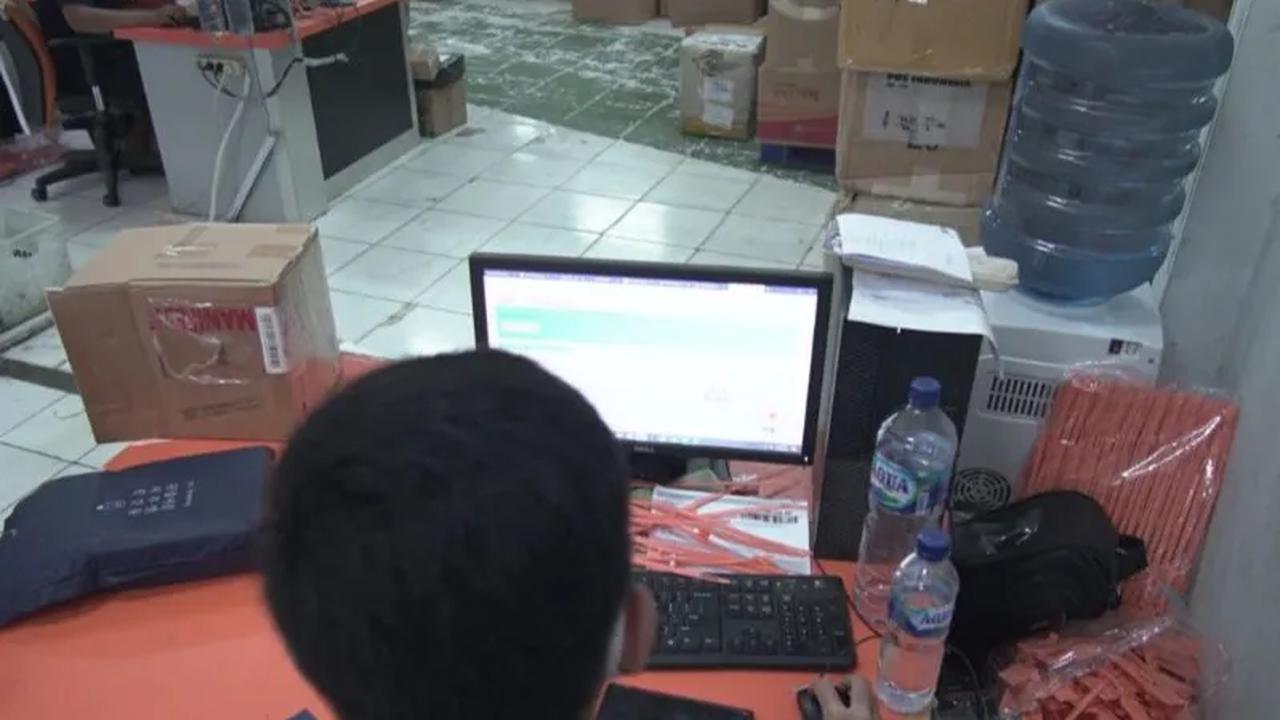 "Ternyata dolar Hong Kong. Telah diberikan edukasi ke pengirim dan penerima agar ke depan dapat menggunakan keterangan spesifik HKD," kata Yustinus.