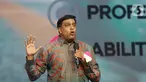 President Director Indosat Ooredoo Hutchison, Vikram Sinha memberi sambutan pada peluncuran identitas baru Indosat Ooredoo Hutchison di Jakarta, Selasa (04/1/2022). PT Indosat Tbk (Indosat Ooredoo) mengumumkan penyelesaian penggabungan usaha dengan PT Hutchison 3 Indonesia. (Liputan6.com/HO/Rizki)
