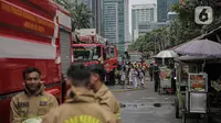 Suasana Gedung Kementerian Hukum dan Hak Asasi Manusia Republik Indonesia (Kemenkumham) seusai peristiwa kebakaran di Jalan Rasuna Said, Kuningan Jaksel, Kamis (8/12/2022). Penyebab kebakaran sebuah ruangan di lantai 5 Gedung Kemenkumham diduga akibat hubungan arus pendek listrik. (Liputan6.com/Faizal Fanani)