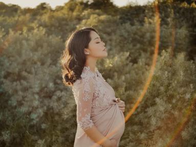 Kurang lebih satu bulan lagi, Gracia Indri akan melahirkan buah hatinya yang pertama. (Foto: Instagram/ graciaz14)