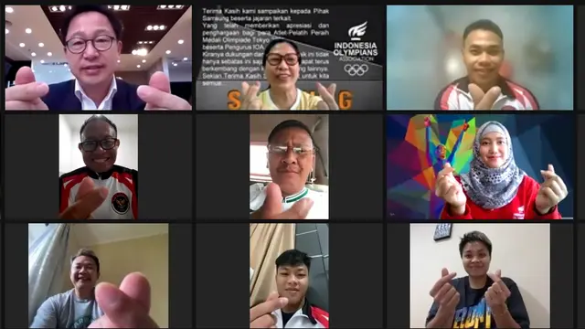 Pemberian apresiasi berupa paket Galaxy Z Fold3 dan ekosistemnya kepada para atlet peraih medali Olimpiade 2020.