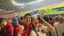 Pola busana serupa juga ditiru Al Ghazali dan Alyssa Daguise. Alyssa Daguise kenakan oversized jersey putih sedangkan Al Ghazali kembaran dengan El Rumi kenakan jersey merah [@alghazali7]